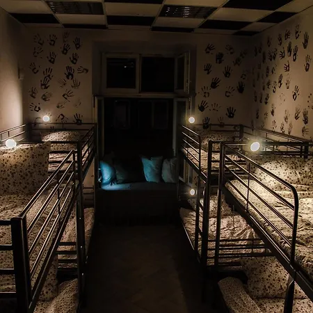 Crawl Party Hostel