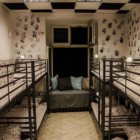 Crawl Party Hostel